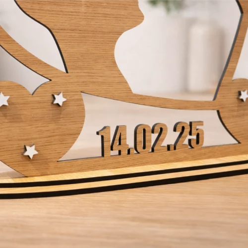 Placa de madera con foto en corazón