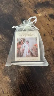 Marcos de comunión personalizados con nombre y fotografía – diseño elegante para eventos religiosos