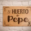 Cartel de madera grabado para exteriores
