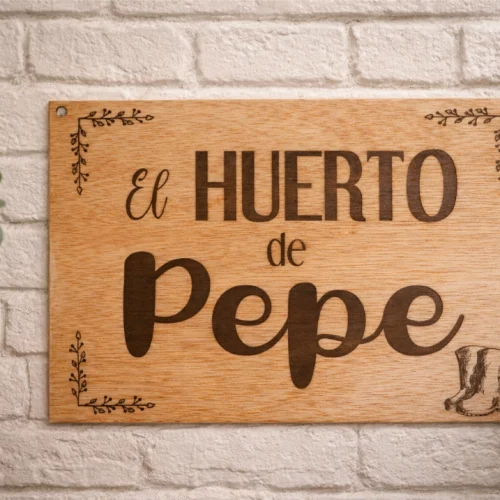 Cartel de madera grabado para exteriores