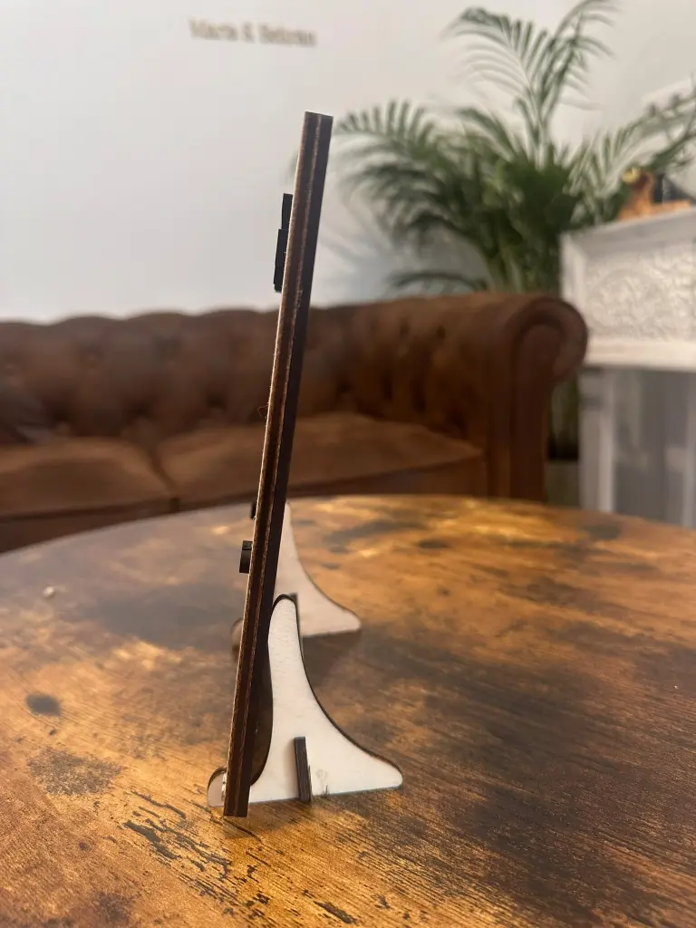 placa de madera con foto en corazón