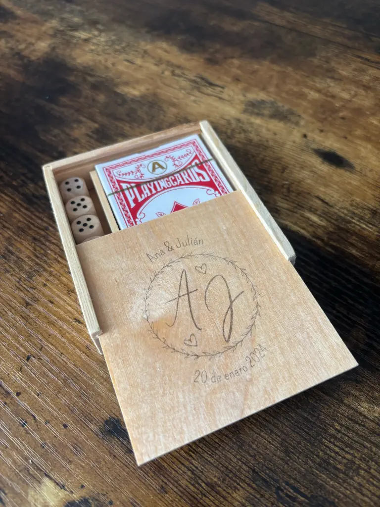 Set juego de cartas y dados personalizado