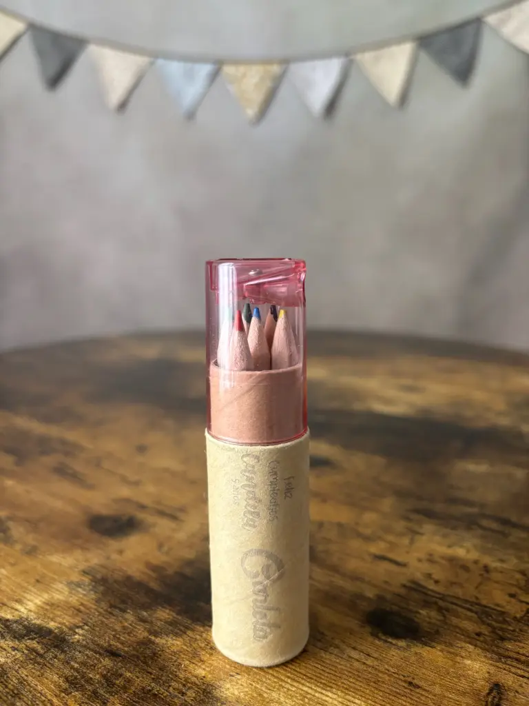 Cilindro de pinturas y sacapuntas personalizado